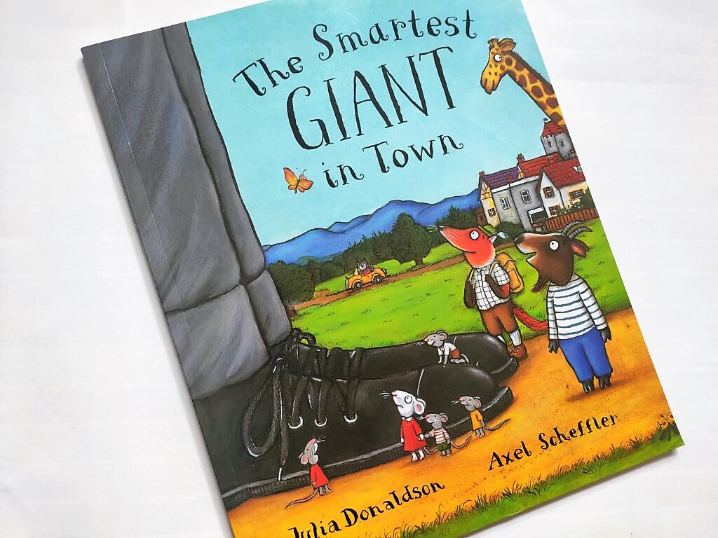 The smartest giant in town Julia Donaldson